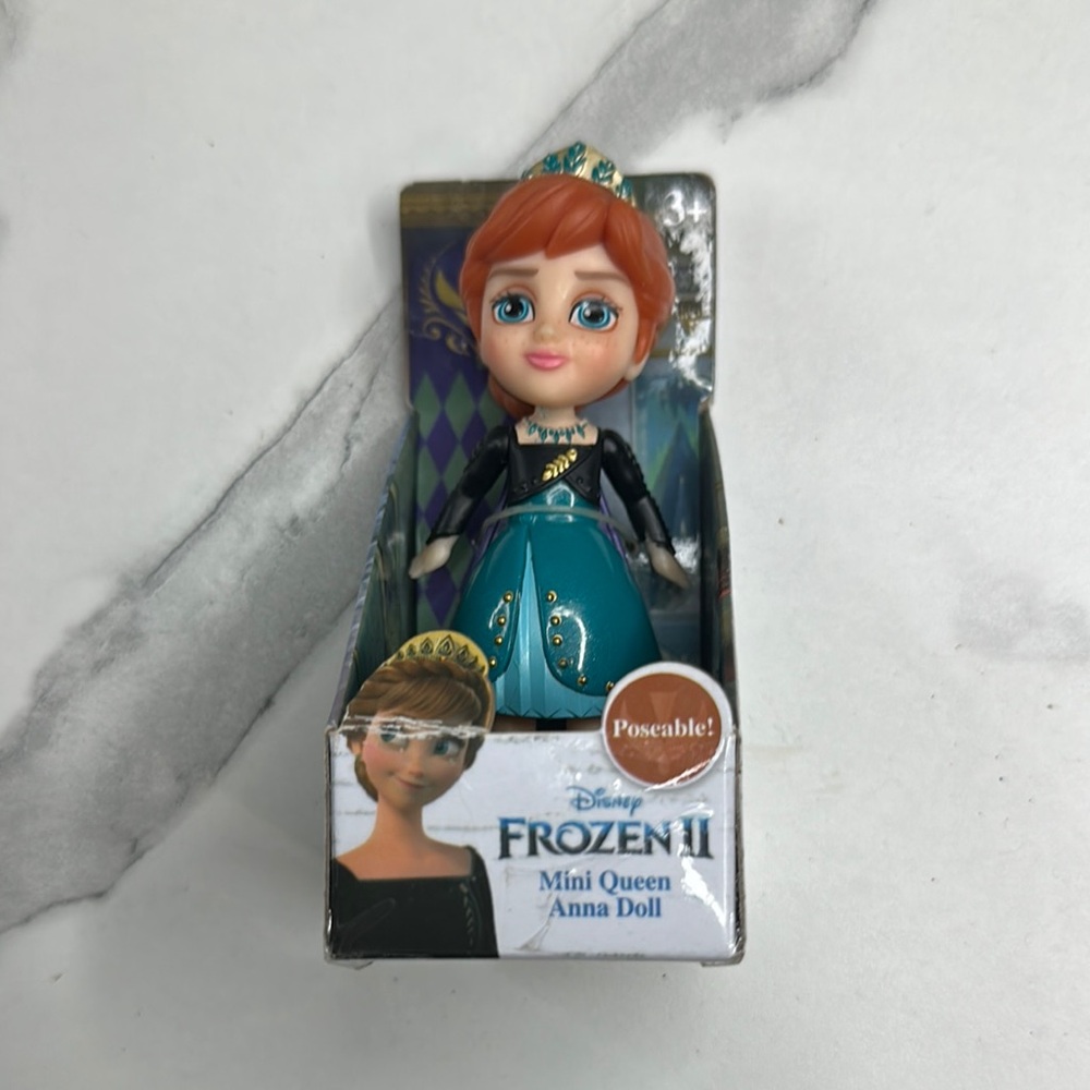 Disney Frozen II Mini Queen Anna